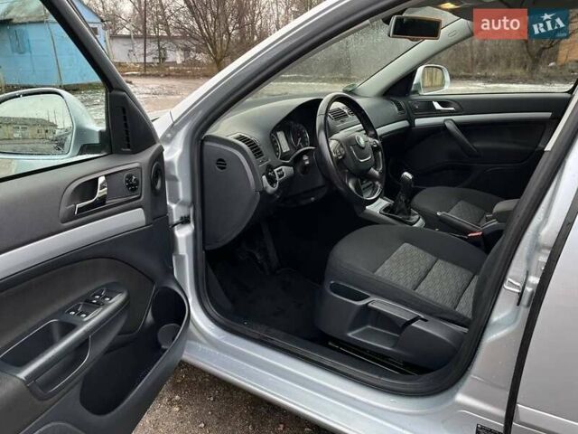 Серый Шкода Октавия, объемом двигателя 1.6 л и пробегом 206 тыс. км за 9999 $, фото 12 на Automoto.ua
