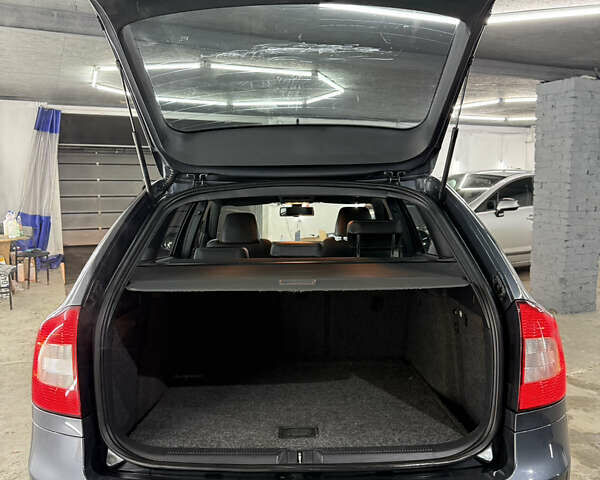 Сірий Шкода Октавія, об'ємом двигуна 2 л та пробігом 270 тис. км за 12000 $, фото 98 на Automoto.ua