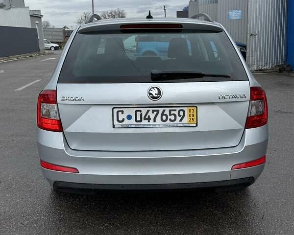 Серый Шкода Октавия, объемом двигателя 1.6 л и пробегом 225 тыс. км за 11400 $, фото 4 на Automoto.ua