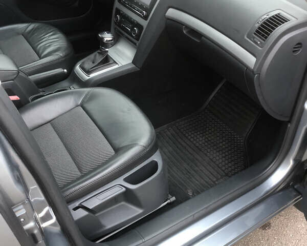 Шкода Октавія 2013 у Луцьку на Automoto.ua Сірий Шкода Октавія, об'ємом двигуна 2 л та пробігом 263 тис. км за 9300 $, фото 29 на Automoto.ua