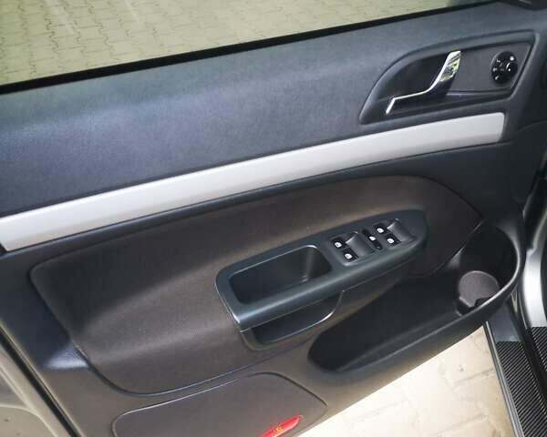 Серый Шкода Октавия, объемом двигателя 2 л и пробегом 304 тыс. км за 9500 $, фото 1 на Automoto.ua