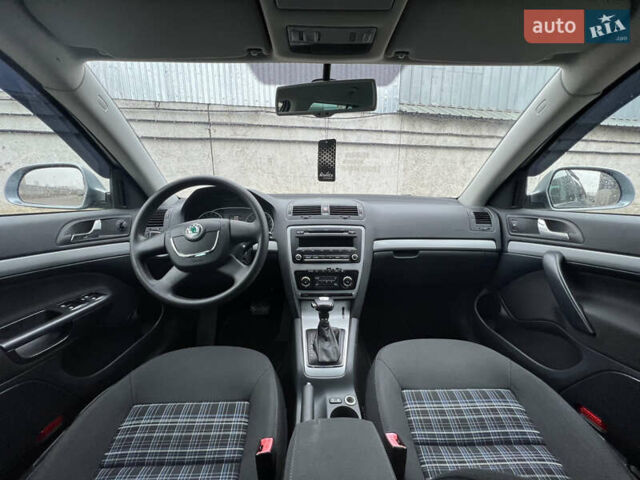 Серый Шкода Октавия, объемом двигателя 1.6 л и пробегом 207 тыс. км за 9500 $, фото 13 на Automoto.ua