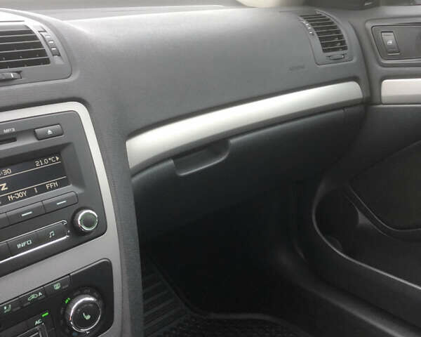 Шкода Октавія 2013 у Луцьку на Automoto.ua Сірий Шкода Октавія, об'ємом двигуна 2 л та пробігом 263 тис. км за 9300 $, фото 22 на Automoto.ua