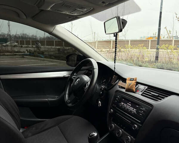 Сірий Шкода Октавія, об'ємом двигуна 1.6 л та пробігом 322 тис. км за 9000 $, фото 18 на Automoto.ua