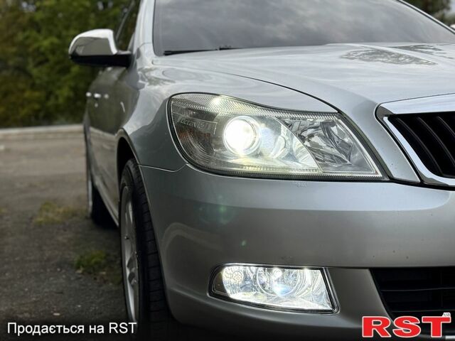 Серый Шкода Октавия, объемом двигателя 2 л и пробегом 200 тыс. км за 10200 $, фото 8 на Automoto.ua