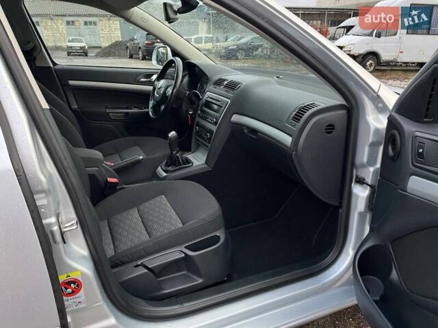 Серый Шкода Октавия, объемом двигателя 1.6 л и пробегом 206 тыс. км за 9999 $, фото 25 на Automoto.ua