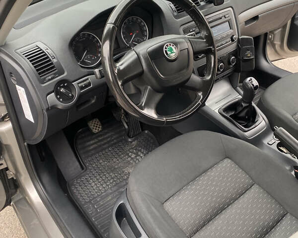 Сірий Шкода Октавія, об'ємом двигуна 1.6 л та пробігом 257 тис. км за 8500 $, фото 8 на Automoto.ua