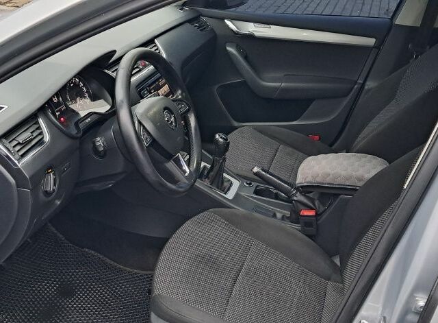 Серый Шкода Октавия, объемом двигателя 1.6 л и пробегом 407 тыс. км за 8800 $, фото 9 на Automoto.ua