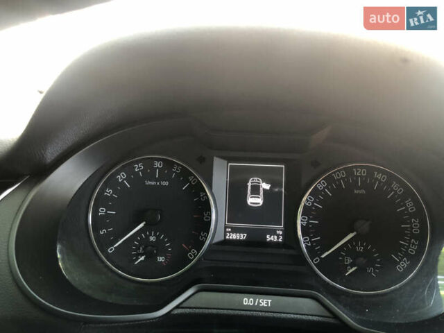Сірий Шкода Октавія, об'ємом двигуна 1.6 л та пробігом 320 тис. км за 8300 $, фото 6 на Automoto.ua