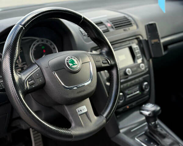 Сірий Шкода Октавія, об'ємом двигуна 2 л та пробігом 270 тис. км за 12000 $, фото 26 на Automoto.ua