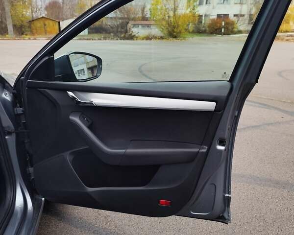 Серый Шкода Октавия, объемом двигателя 1.4 л и пробегом 280 тыс. км за 9000 $, фото 28 на Automoto.ua