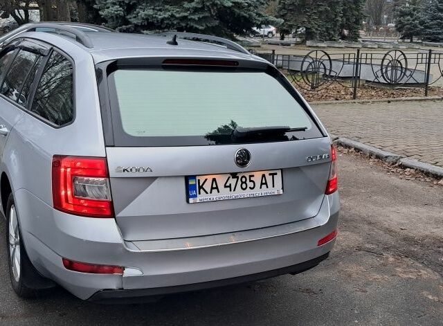 Серый Шкода Октавия, объемом двигателя 1.6 л и пробегом 407 тыс. км за 8800 $, фото 3 на Automoto.ua