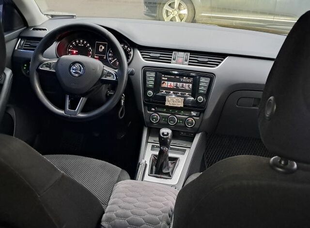 Серый Шкода Октавия, объемом двигателя 1.6 л и пробегом 407 тыс. км за 8800 $, фото 18 на Automoto.ua