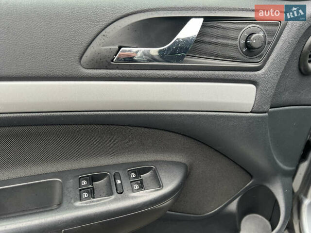 Серый Шкода Октавия, объемом двигателя 1.6 л и пробегом 207 тыс. км за 9500 $, фото 9 на Automoto.ua