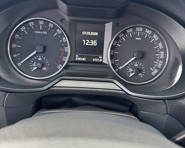 Сірий Шкода Октавія, об'ємом двигуна 1.97 л та пробігом 318 тис. км за 10500 $, фото 9 на Automoto.ua