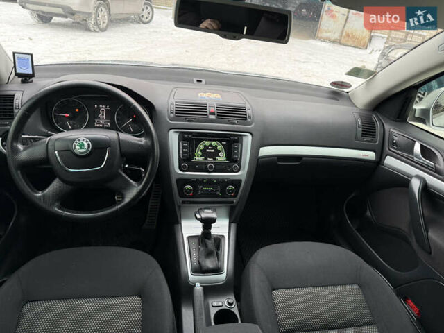 Сірий Шкода Октавія, об'ємом двигуна 2 л та пробігом 219 тис. км за 9999 $, фото 43 на Automoto.ua