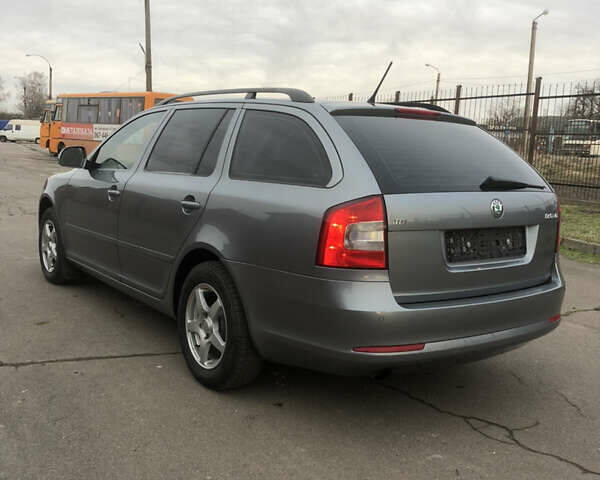 Шкода Октавія 2013 у Луцьку на Automoto.ua Сірий Шкода Октавія, об'ємом двигуна 2 л та пробігом 263 тис. км за 9300 $, фото 6 на Automoto.ua