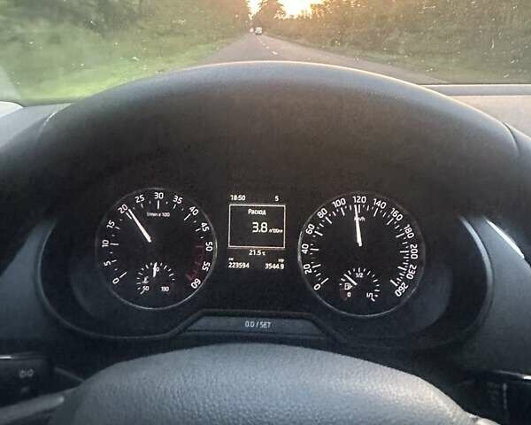 Серый Шкода Октавия, объемом двигателя 1.6 л и пробегом 238 тыс. км за 10500 $, фото 6 на Automoto.ua