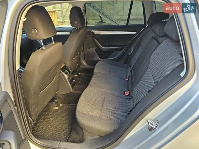 Серый Шкода Октавия, объемом двигателя 1.6 л и пробегом 231 тыс. км за 10999 $, фото 43 на Automoto.ua