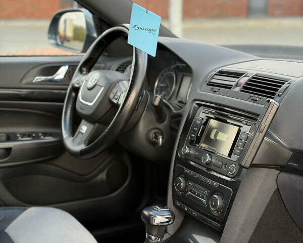 Сірий Шкода Октавія, об'ємом двигуна 2 л та пробігом 270 тис. км за 12000 $, фото 48 на Automoto.ua