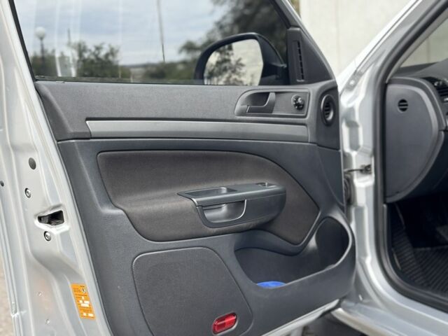 Серый Шкода Октавия, объемом двигателя 2 л и пробегом 200 тыс. км за 10200 $, фото 14 на Automoto.ua