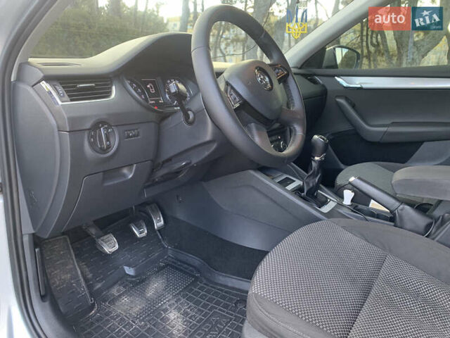 Сірий Шкода Октавія, об'ємом двигуна 1.6 л та пробігом 253 тис. км за 11000 $, фото 15 на Automoto.ua