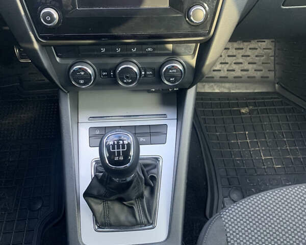 Сірий Шкода Октавія, об'ємом двигуна 1.6 л та пробігом 253 тис. км за 11000 $, фото 14 на Automoto.ua