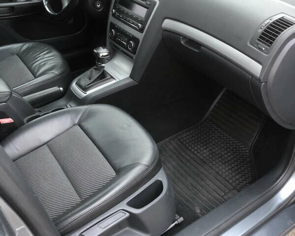 Шкода Октавія 2013 у Луцьку на Automoto.ua Сірий Шкода Октавія, об'ємом двигуна 2 л та пробігом 263 тис. км за 9300 $, фото 33 на Automoto.ua