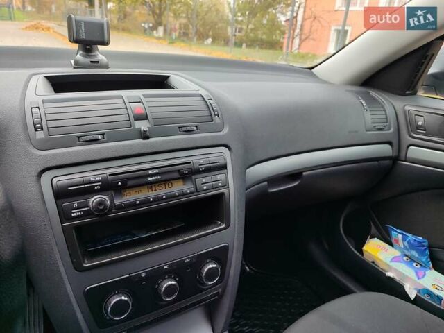 Шкода Октавия 2013 в Городок на Automoto.ua Серый Шкода Октавия, объемом двигателя 1.6 л и пробегом 252 тыс. км за 8500 $, фото 6 на Automoto.ua