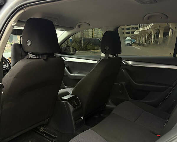 Сірий Шкода Октавія, об'ємом двигуна 1.6 л та пробігом 322 тис. км за 9000 $, фото 13 на Automoto.ua