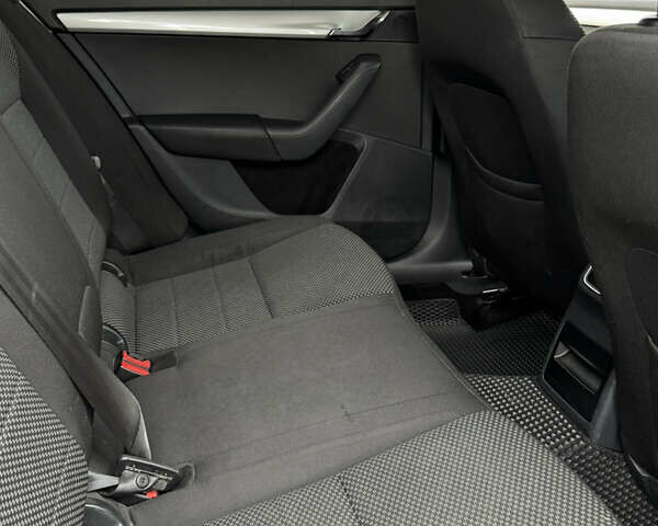 Шкода Октавия 2014 в Хмельницком на Automoto.ua Серый Шкода Октавия, объемом двигателя 1.6 л и пробегом 319 тыс. км за 9000 $, фото 18 на Automoto.ua