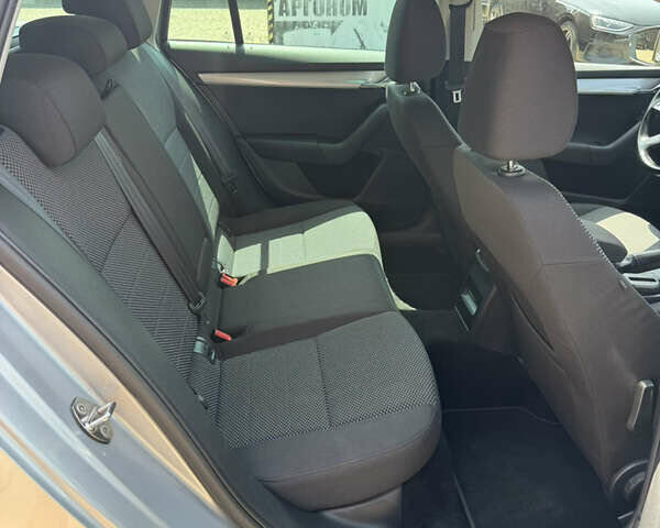 Сірий Шкода Октавія, об'ємом двигуна 1.6 л та пробігом 265 тис. км за 9999 $, фото 21 на Automoto.ua