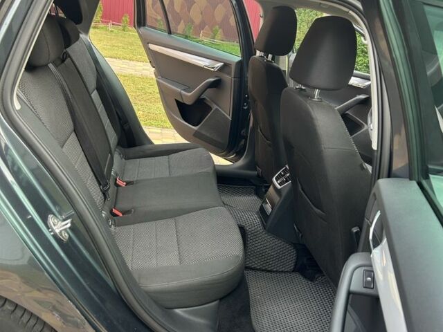 Сірий Шкода Октавія, об'ємом двигуна 1.6 л та пробігом 360 тис. км за 10700 $, фото 9 на Automoto.ua