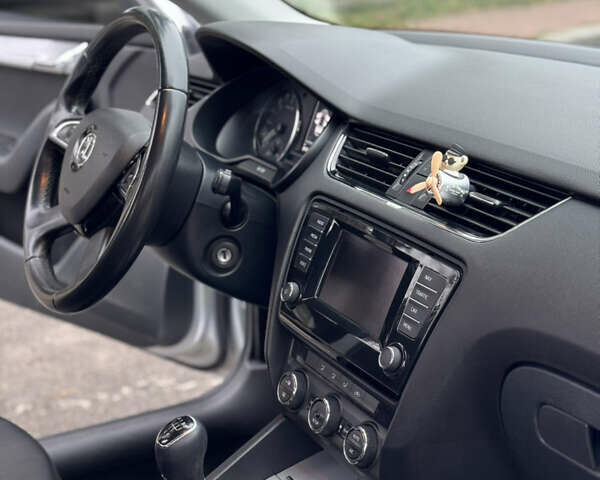 Сірий Шкода Октавія, об'ємом двигуна 1.6 л та пробігом 301 тис. км за 10700 $, фото 7 на Automoto.ua