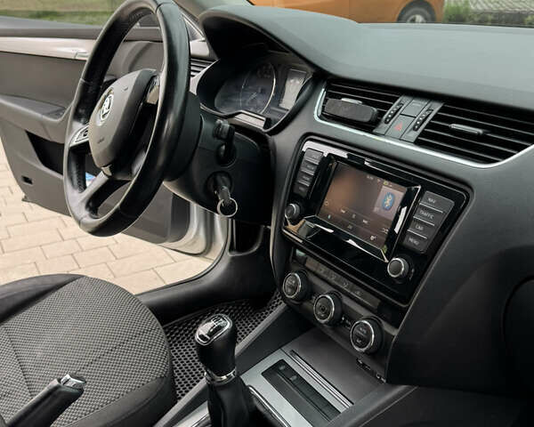 Шкода Октавия 2014 в Хмельницком на Automoto.ua Серый Шкода Октавия, объемом двигателя 1.6 л и пробегом 319 тыс. км за 9000 $, фото 19 на Automoto.ua