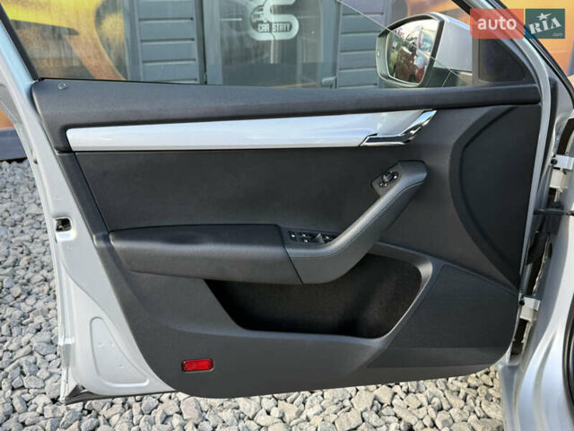 Сірий Шкода Октавія, об'ємом двигуна 1.6 л та пробігом 230 тис. км за 10999 $, фото 41 на Automoto.ua