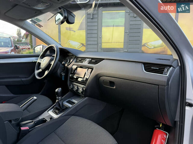 Сірий Шкода Октавія, об'ємом двигуна 1.6 л та пробігом 230 тис. км за 10999 $, фото 28 на Automoto.ua