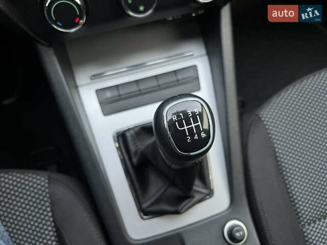 Серый Шкода Октавия, объемом двигателя 2 л и пробегом 303 тыс. км за 9200 $, фото 35 на Automoto.ua