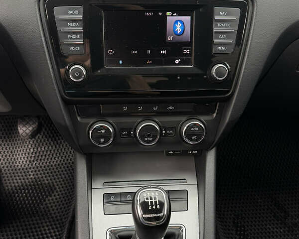 Шкода Октавия 2014 в Хмельницком на Automoto.ua Серый Шкода Октавия, объемом двигателя 1.6 л и пробегом 319 тыс. км за 9000 $, фото 13 на Automoto.ua