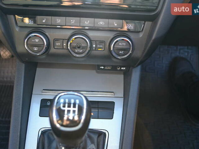 Серый Шкода Октавия, объемом двигателя 2 л и пробегом 228 тыс. км за 12500 $, фото 29 на Automoto.ua