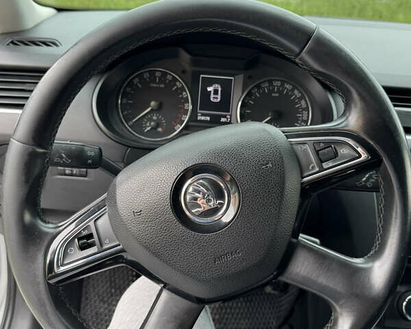 Шкода Октавия 2014 в Хмельницком на Automoto.ua Серый Шкода Октавия, объемом двигателя 1.6 л и пробегом 319 тыс. км за 9000 $, фото 17 на Automoto.ua