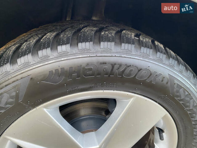 Серый Шкода Октавия, объемом двигателя 2 л и пробегом 227 тыс. км за 10700 $, фото 37 на Automoto.ua