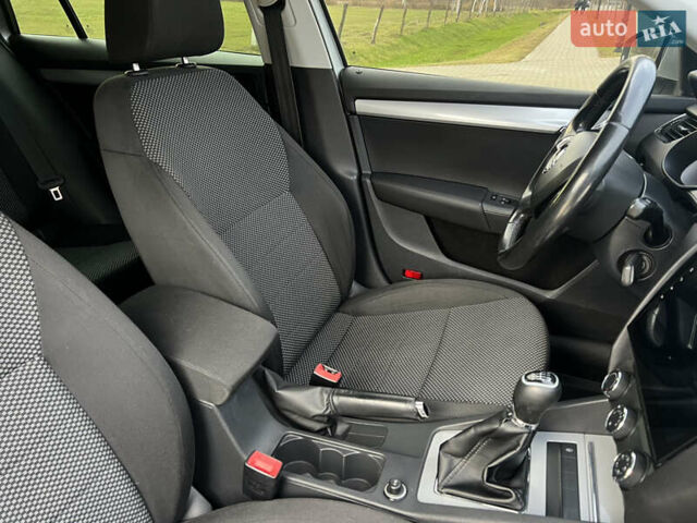 Серый Шкода Октавия, объемом двигателя 2 л и пробегом 303 тыс. км за 9200 $, фото 40 на Automoto.ua