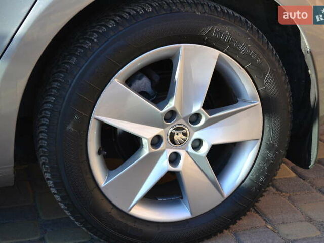 Серый Шкода Октавия, объемом двигателя 2 л и пробегом 228 тыс. км за 12500 $, фото 12 на Automoto.ua