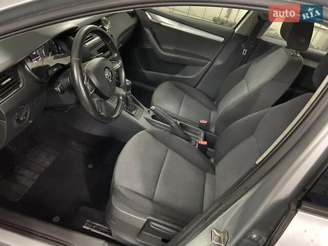 Шкода Октавия 2014 в Ужгороде на Automoto.ua Серый Шкода Октавия, объемом двигателя 1.6 л и пробегом 225 тыс. км за 10900 $, фото 6 на Automoto.ua
