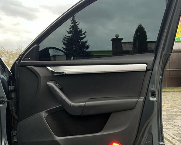 Серый Шкода Октавия, объемом двигателя 1.97 л и пробегом 268 тыс. км за 13000 $, фото 16 на Automoto.ua