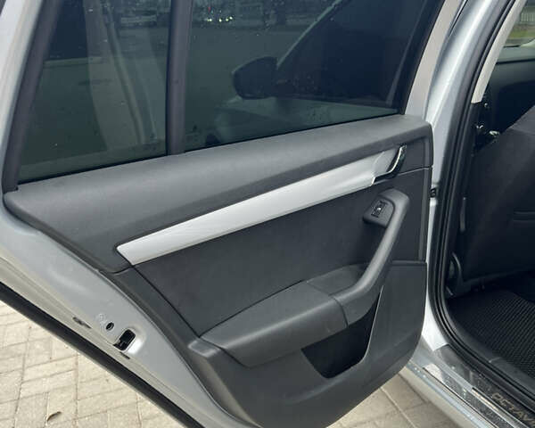 Серый Шкода Октавия, объемом двигателя 1.6 л и пробегом 207 тыс. км за 11000 $, фото 26 на Automoto.ua