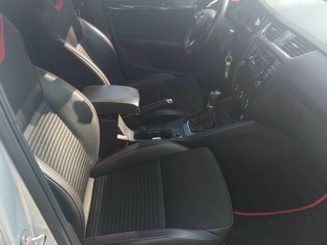 Серый Шкода Октавия, объемом двигателя 2 л и пробегом 293 тыс. км за 13700 $, фото 15 на Automoto.ua