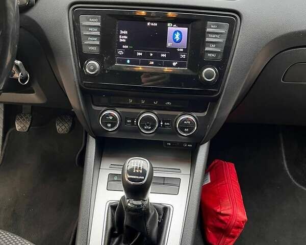 Серый Шкода Октавия, объемом двигателя 1.6 л и пробегом 278 тыс. км за 10300 $, фото 30 на Automoto.ua