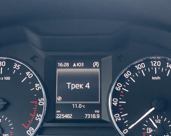 Сірий Шкода Октавія, об'ємом двигуна 2 л та пробігом 225 тис. км за 12200 $, фото 35 на Automoto.ua